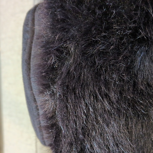 Betmar NY Black Faux Fur Trimmed Hat Women's OSFA - Picture 8 of 10